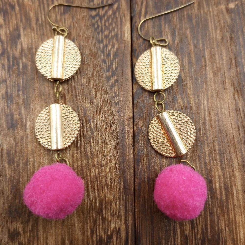 Jazzy pom pom pink 🩷 earrings E223